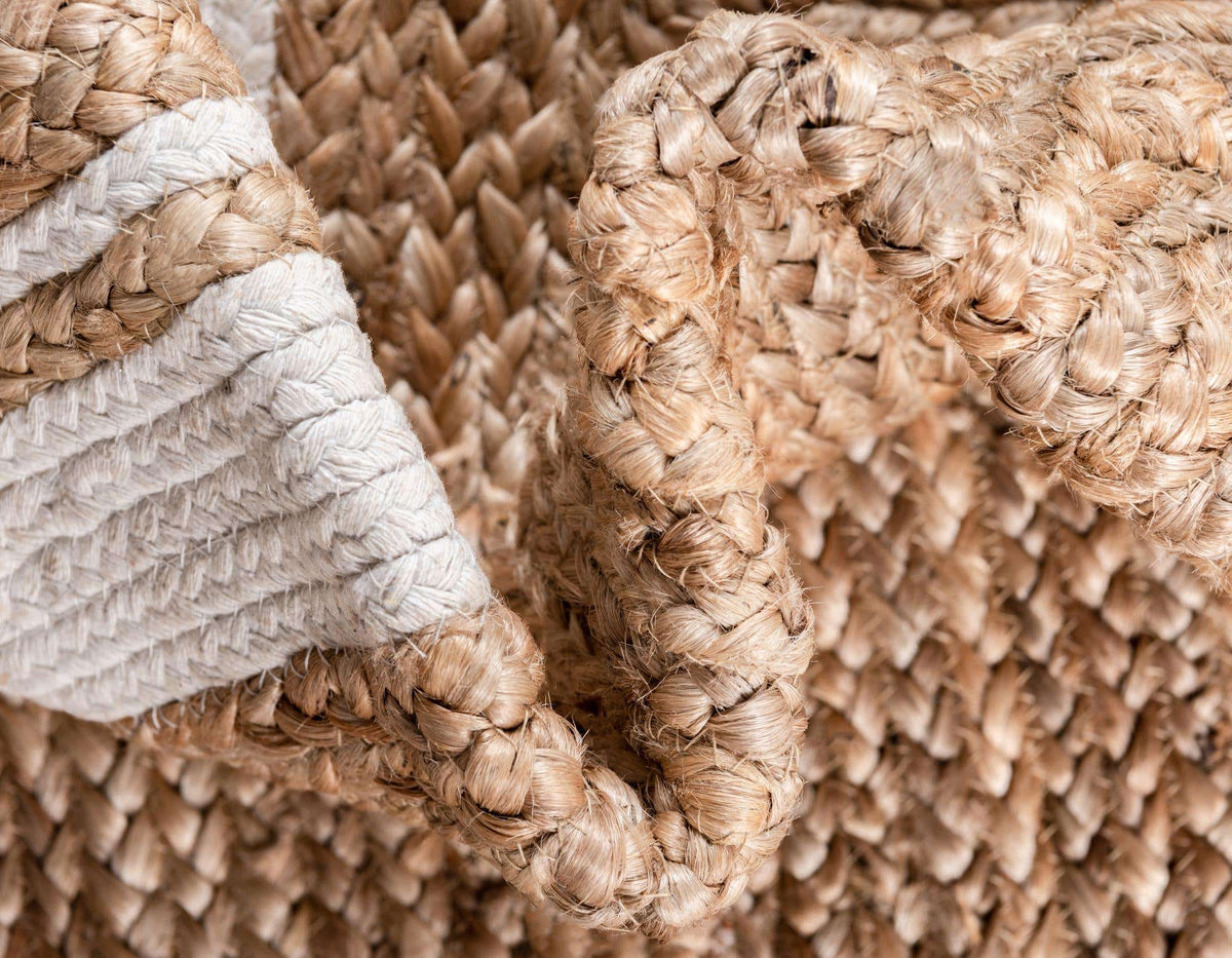 Rechteck Teppich Braided Jute in Natürlich und Weiss von Hadorn™ - Lifestyle Image