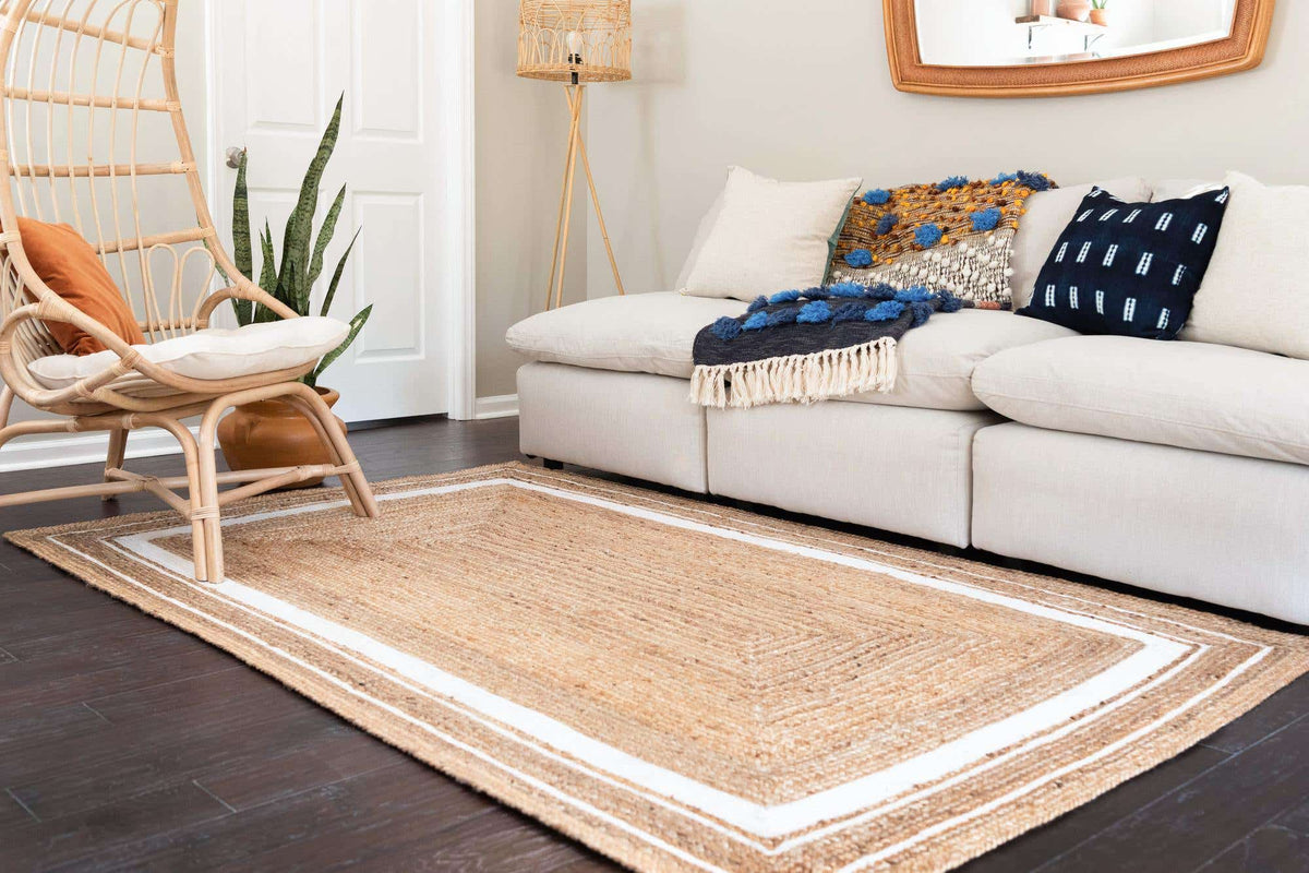 Rechteck Teppich Braided Jute in Natürlich und Weiss von Hadorn™ - Lifestyle Image