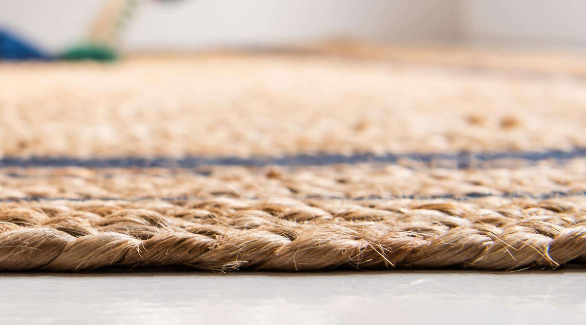 Rechteck Teppich Braided Jute in Natürlich von Hadorn™ - Lifestyle Image