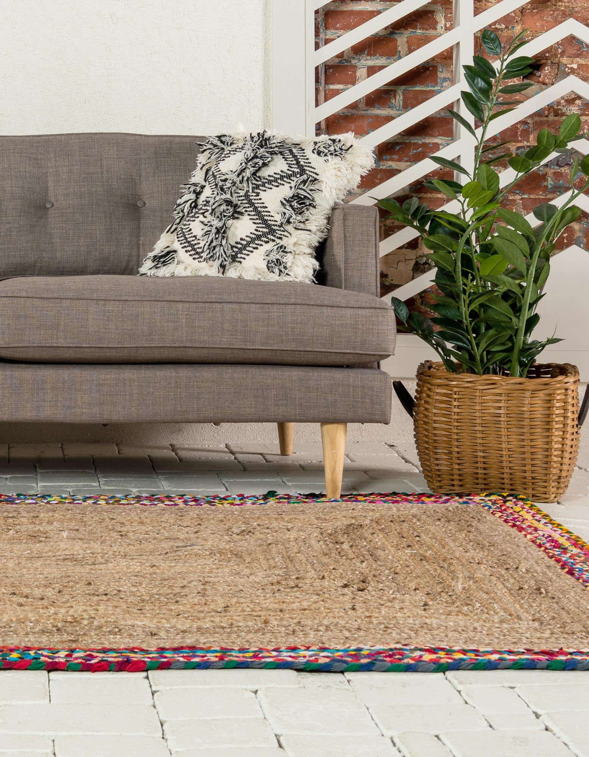 Rechteck Teppich Braided Jute in Natürlich von Hadorn™ - Lifestyle Image