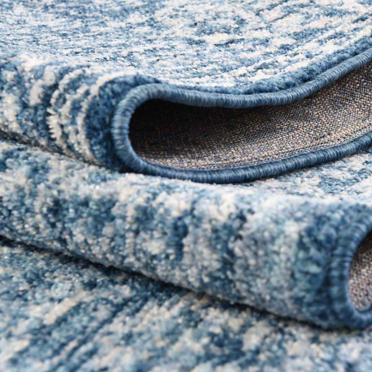 Rechteck Teppich Brooklyn in Blau von Hadorn™ - Lifestyle Image