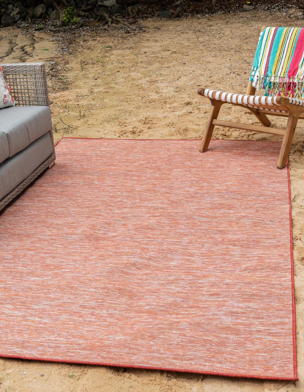 Rechteck Outdoor Teppich Outdoor Solid in Rot von Hadorn™ - Lifestyle Image