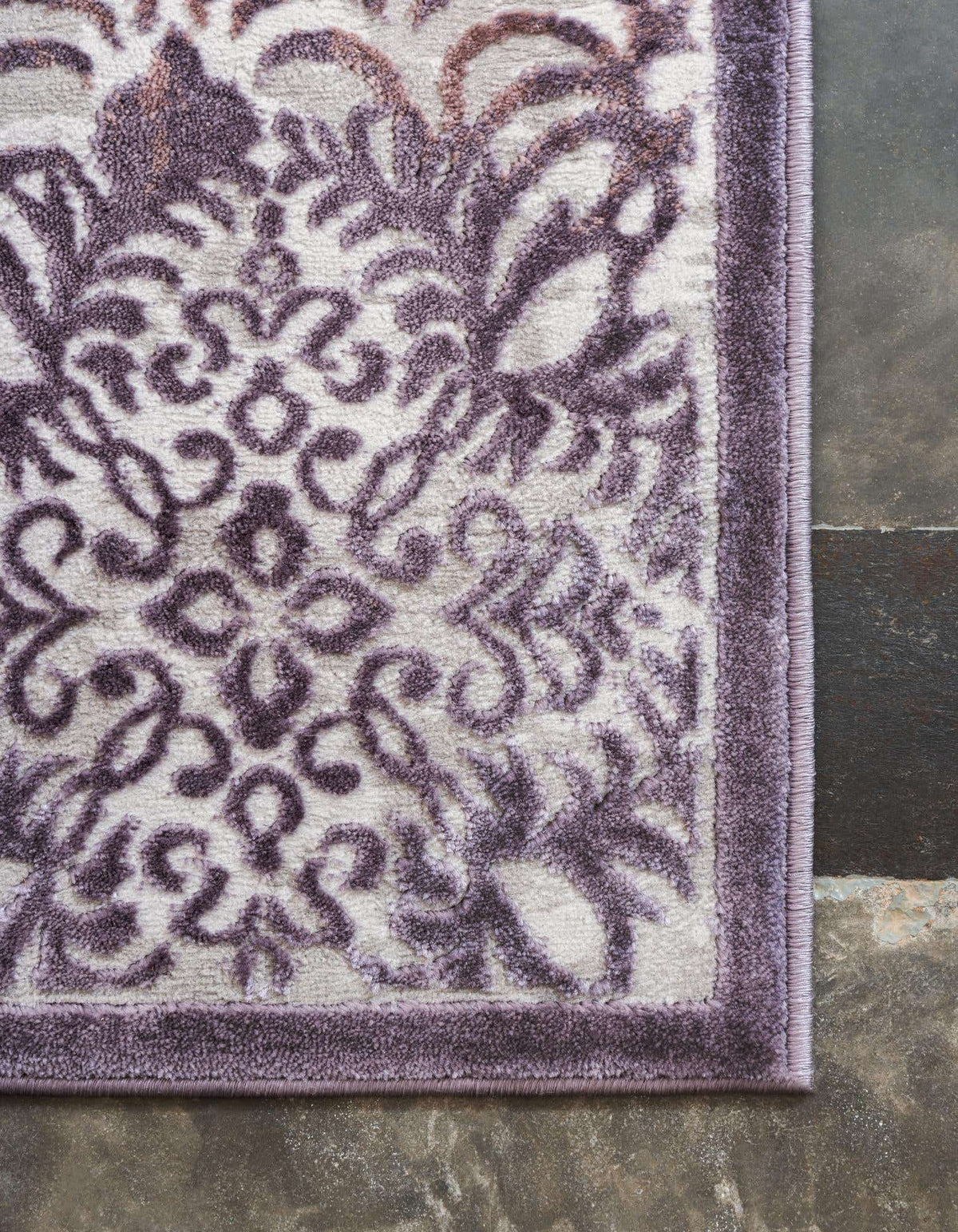 Rechteck Teppich Chesterfield in Violett von Hadorn™ - Lifestyle Image