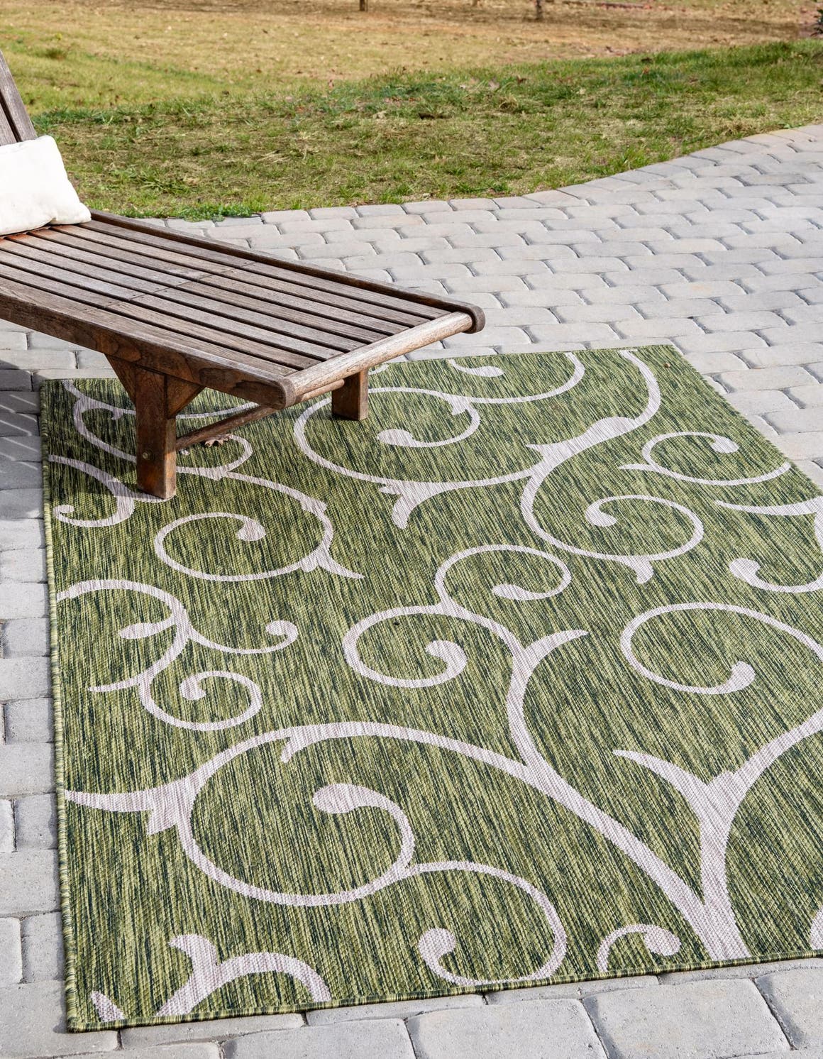 Rechteck Outdoor Teppich Outdoor Botanical in Grün von Hadorn™ - Lifestyle Image