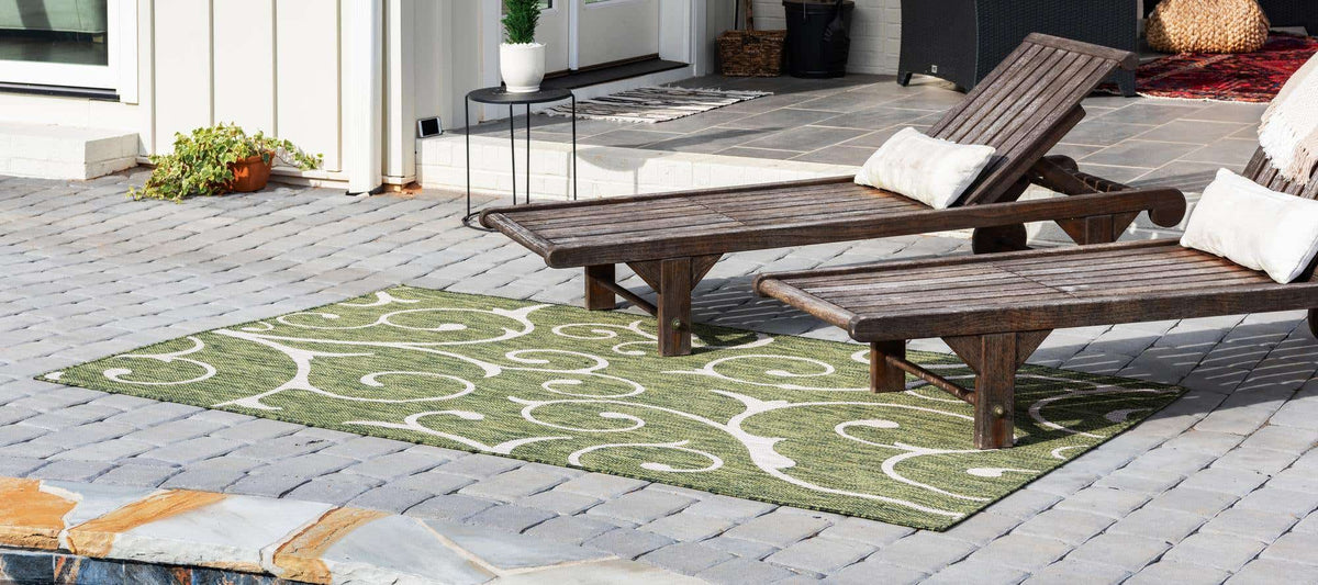 Rechteck Outdoor Teppich Outdoor Botanical in Grün von Hadorn™ - Lifestyle Image