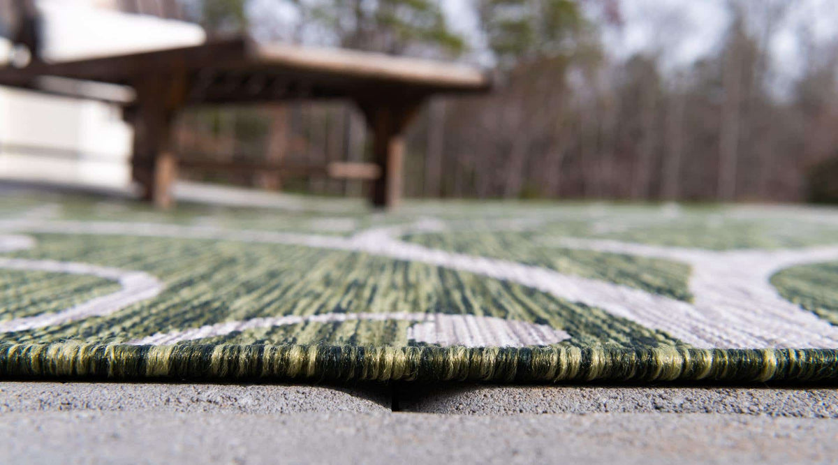 Rechteck Outdoor Teppich Outdoor Botanical in Grün von Hadorn™ - Lifestyle Image