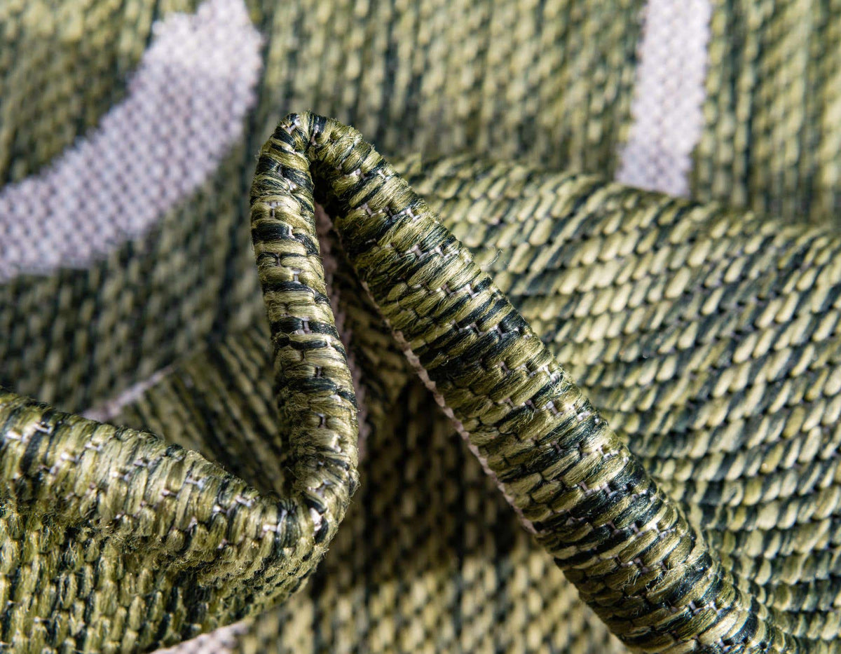 Rund Outdoor Teppich Outdoor Botanical in Grün von Hadorn™ - Lifestyle Image