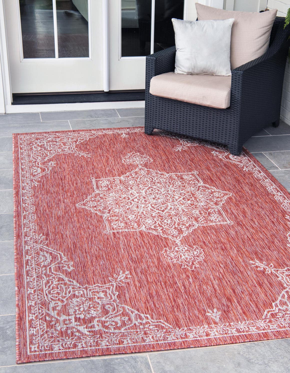 Rechteck Outdoor Teppich Outdoor Traditional in Rot von Hadorn™ - Lifestyle Image