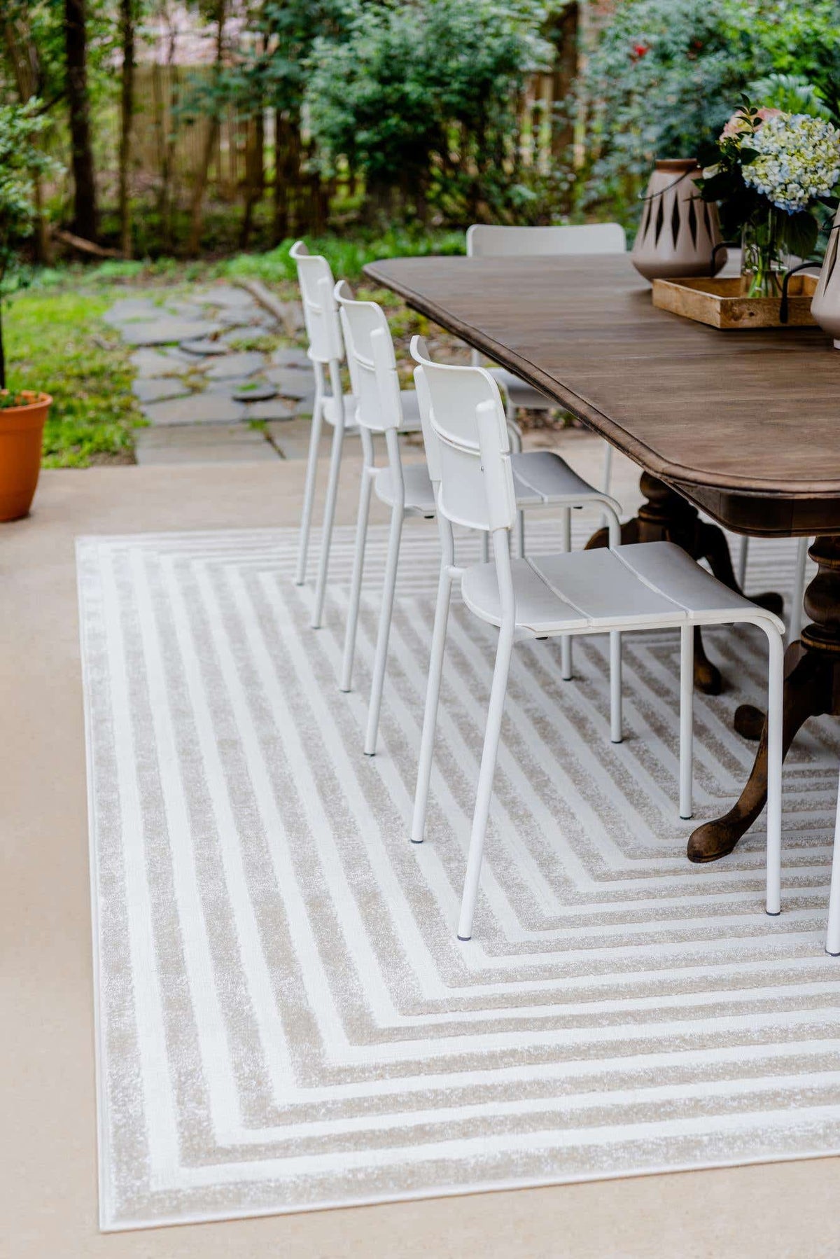 Rechteck Outdoor Teppich Sabrina Soto Outdoor in Beige von Hadorn™ - Lifestyle Image