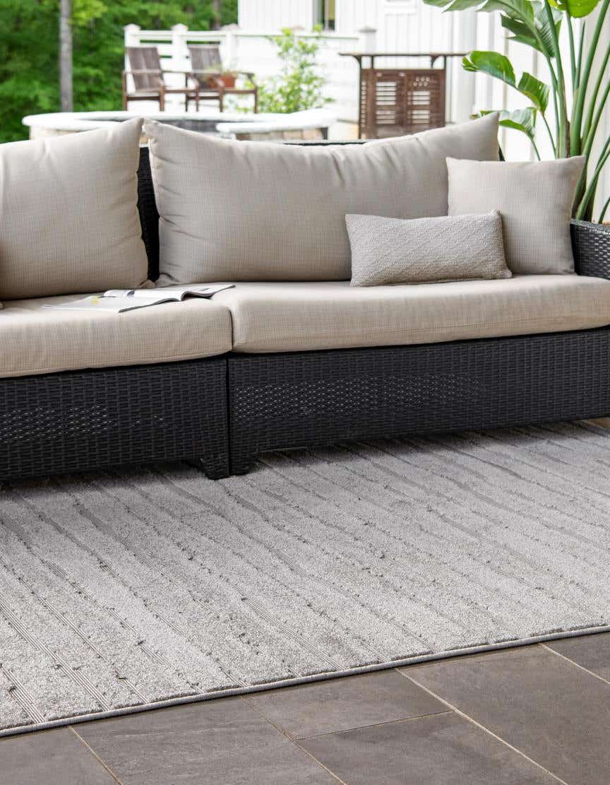 Rechteck Outdoor Teppich Sabrina Soto Outdoor in Grau von Hadorn™ - Lifestyle Image