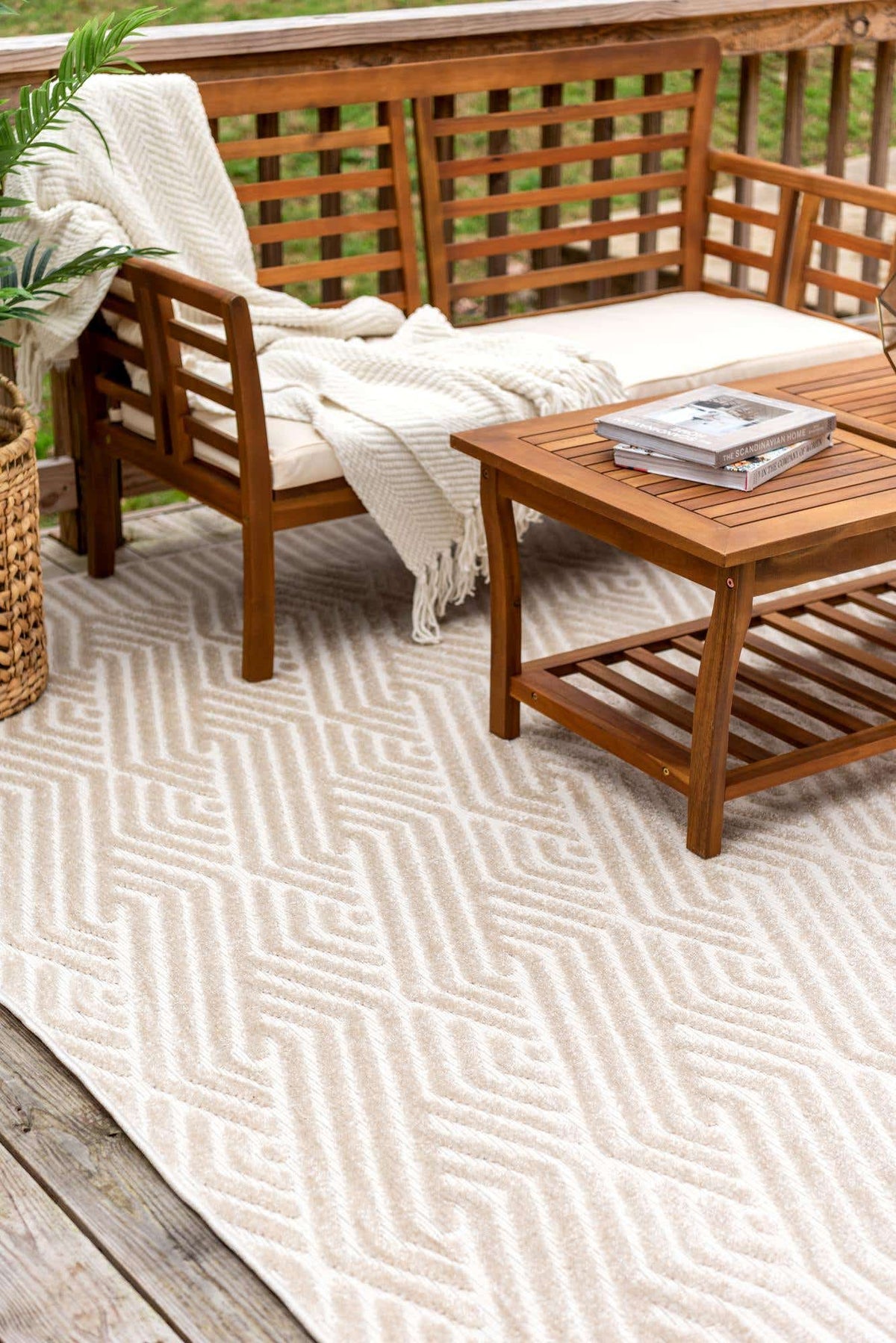 Rechteck Outdoor Teppich Sabrina Soto Outdoor in Beige von Hadorn™ - Lifestyle Image