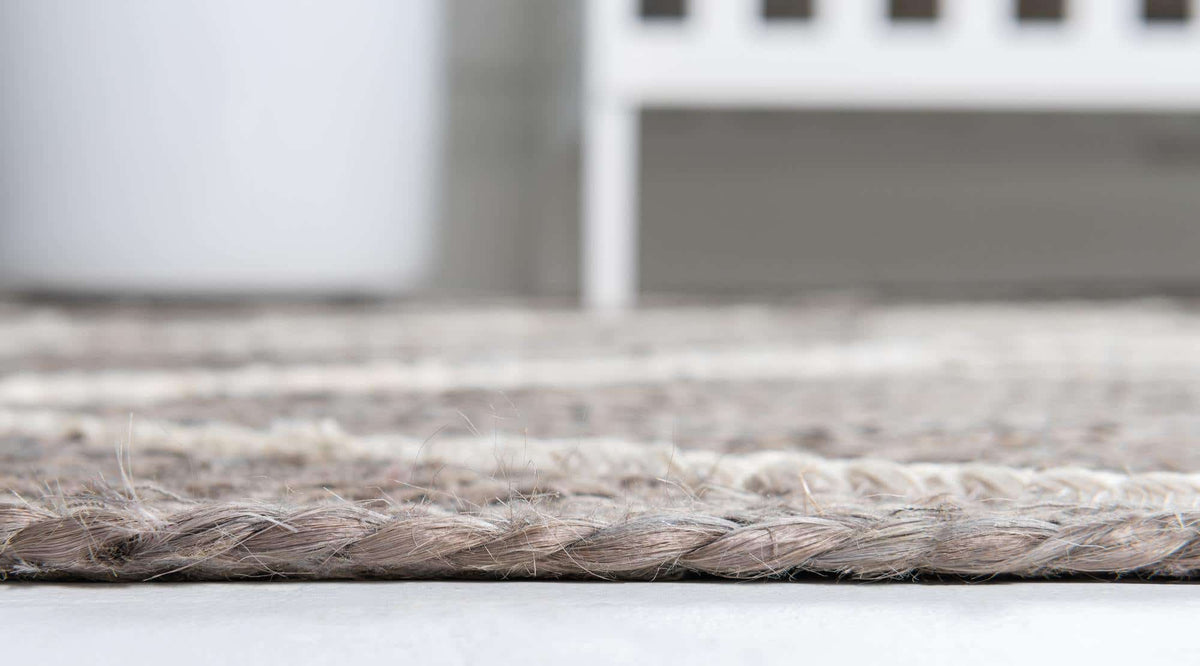 Rechteck Teppich Braided Jute in Grau von Hadorn™ - Lifestyle Image