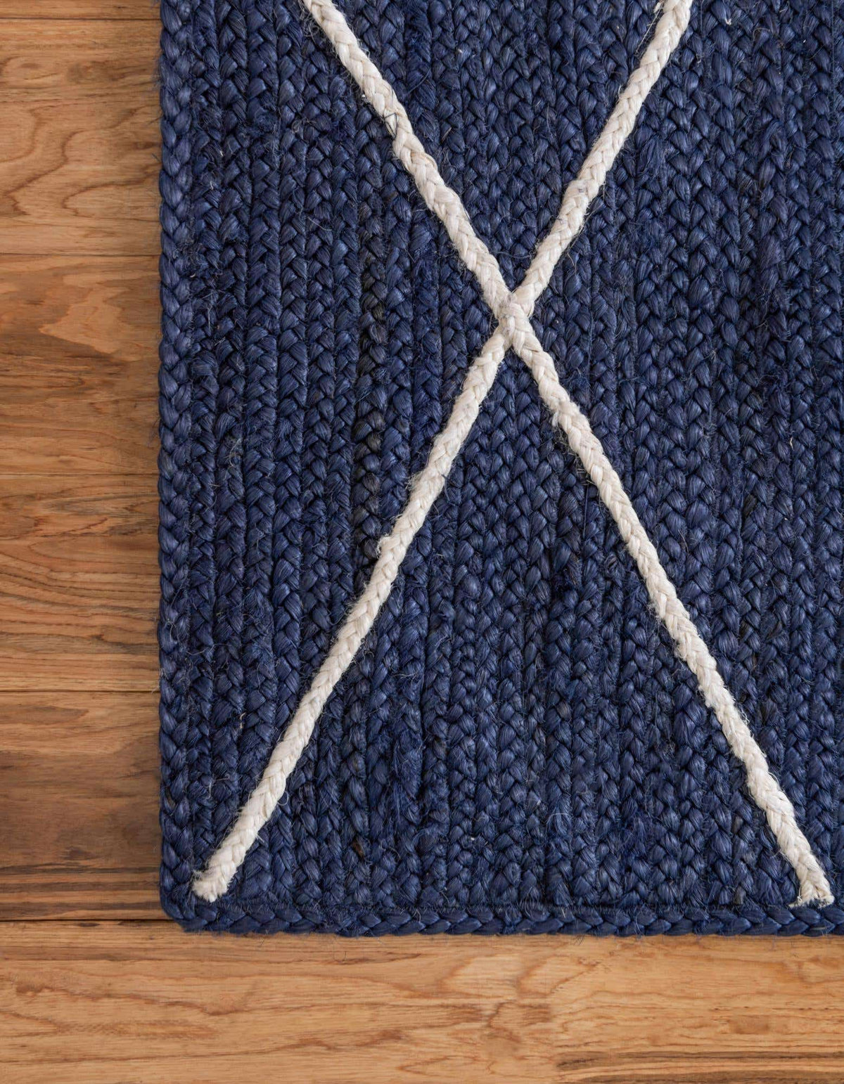 Rechteck Teppich Braided Jute in Blau von Hadorn™ - Lifestyle Image