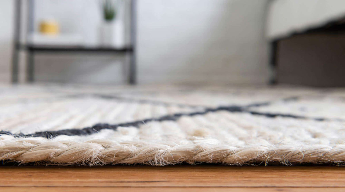Rechteck Teppich Braided Jute in Elfenbein und Schwarz von Hadorn™ - Lifestyle Image