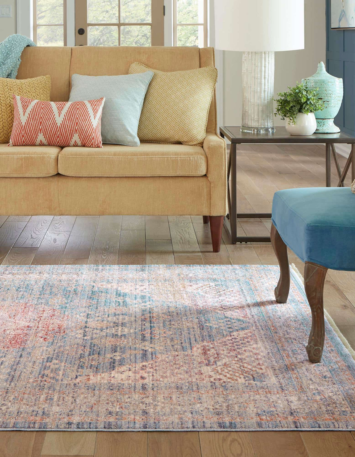 Rechteck Teppich Noble in Blau von Hadorn™ - Lifestyle Image