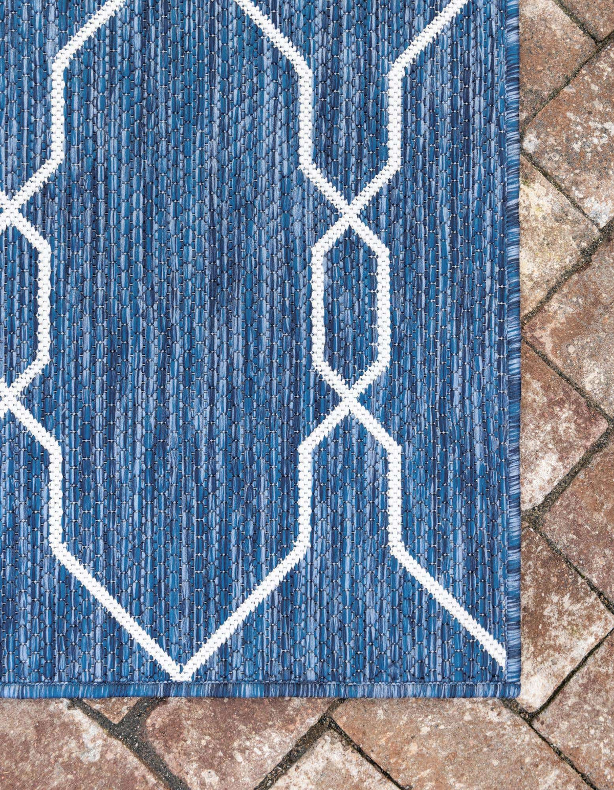 Läufer Outdoor Teppich Outdoor Trellis in Blau von Hadorn™ - Lifestyle Image