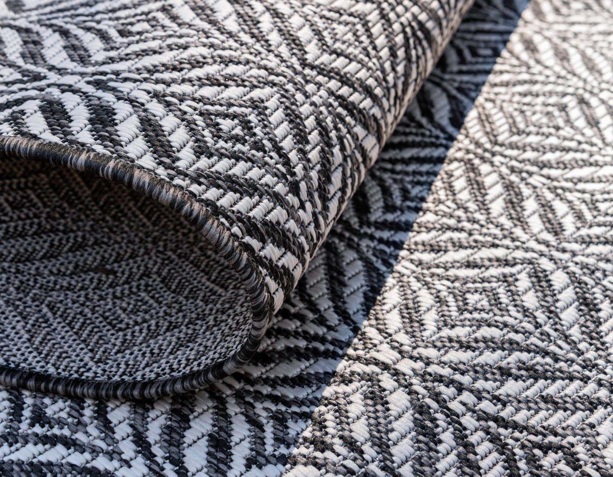 Läufer Outdoor Teppich Outdoor Trellis in Dunkelgrau von Hadorn™ - Lifestyle Image