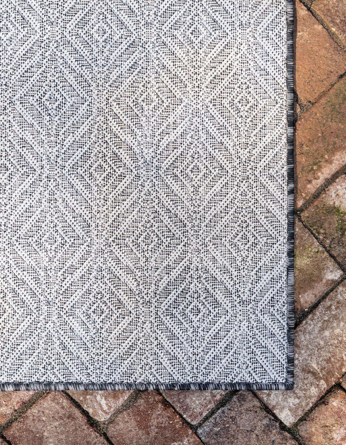 Läufer Outdoor Teppich Outdoor Trellis in Dunkelgrau von Hadorn™ - Lifestyle Image