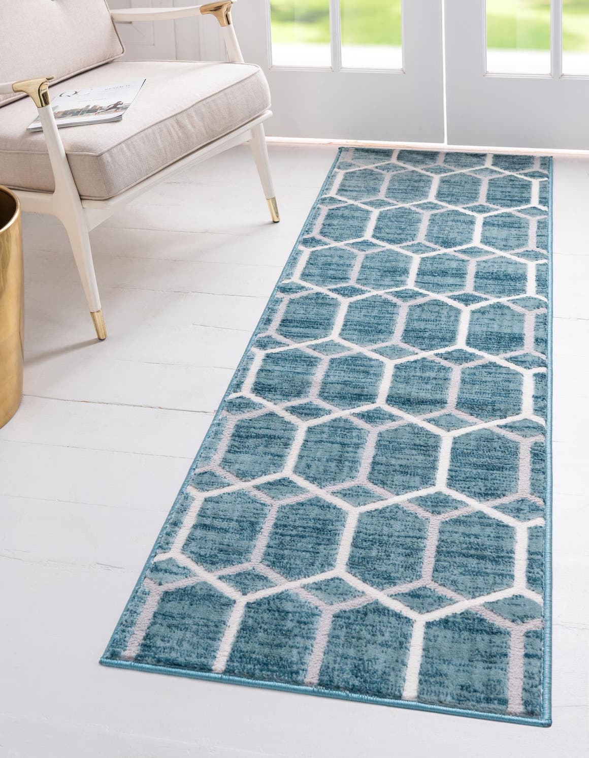 Läufer Teppich Lattice Trellis in Blau von Hadorn™ - Lifestyle Image