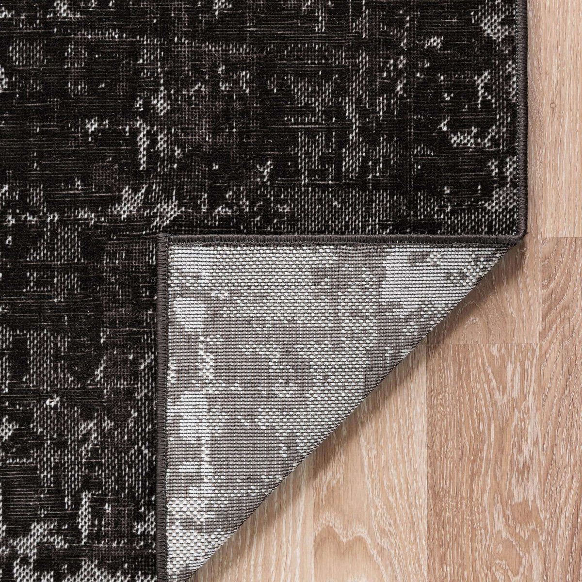 Läufer Teppich Valencia in Holzkohle von Hadorn™ - Lifestyle Image
