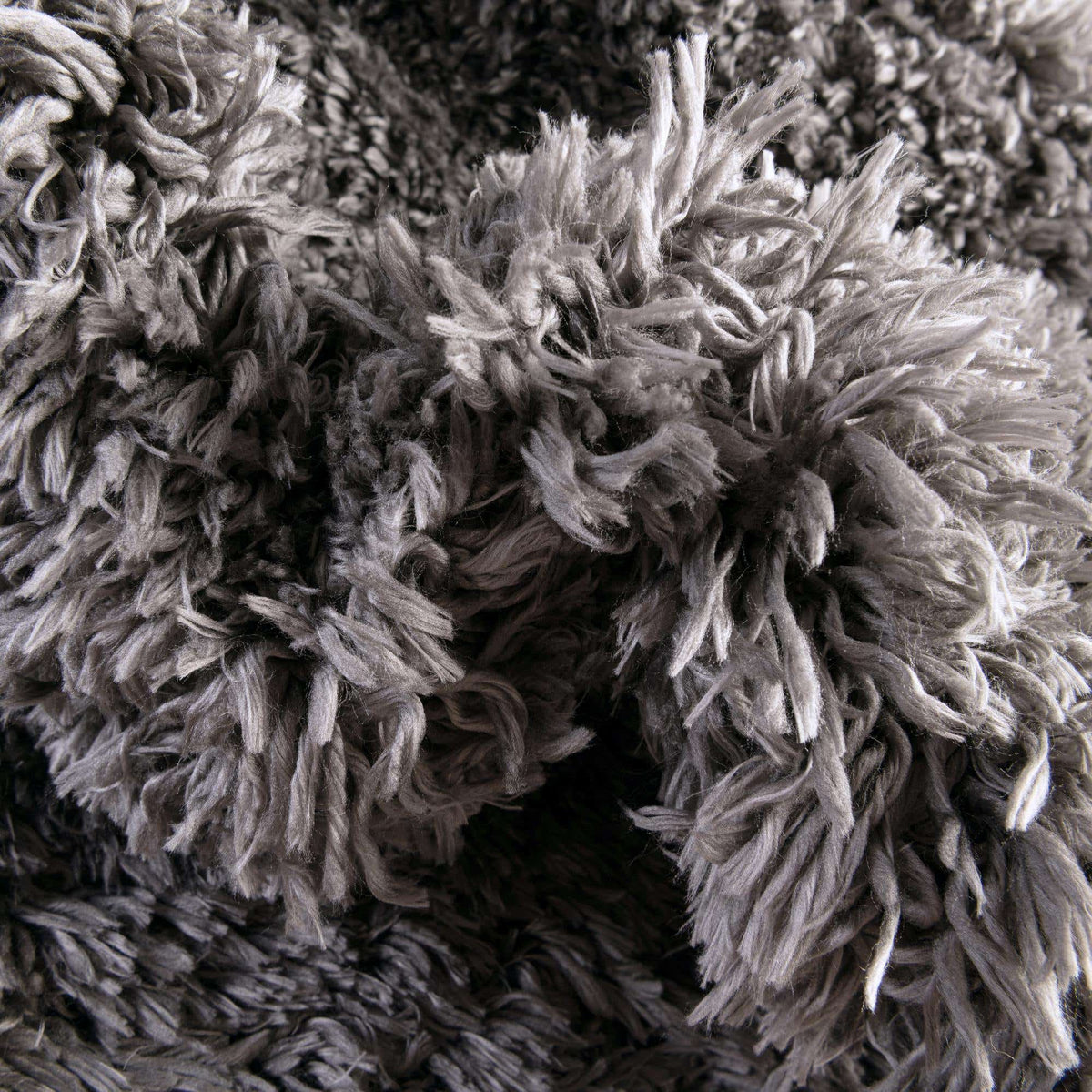 Rechteck Hochflorteppich Infinity Shag in Grau von Hadorn™ - Lifestyle Image