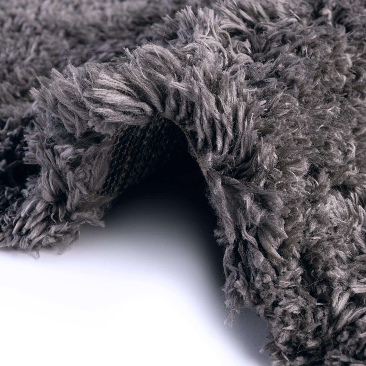 Rund Hochflorteppich Infinity Shag in Grau von Hadorn™ - Lifestyle Image