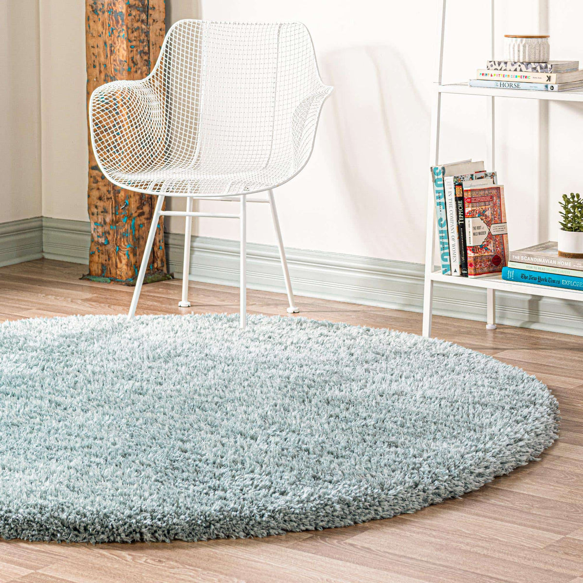 Rund Hochflorteppich Infinity Shag in Schieferblau von Hadorn™ - Lifestyle Image