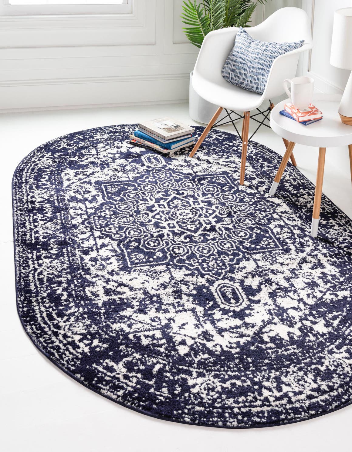 Oval Teppich Arlington in Marineblau von Hadorn™ - Lifestyle Image
