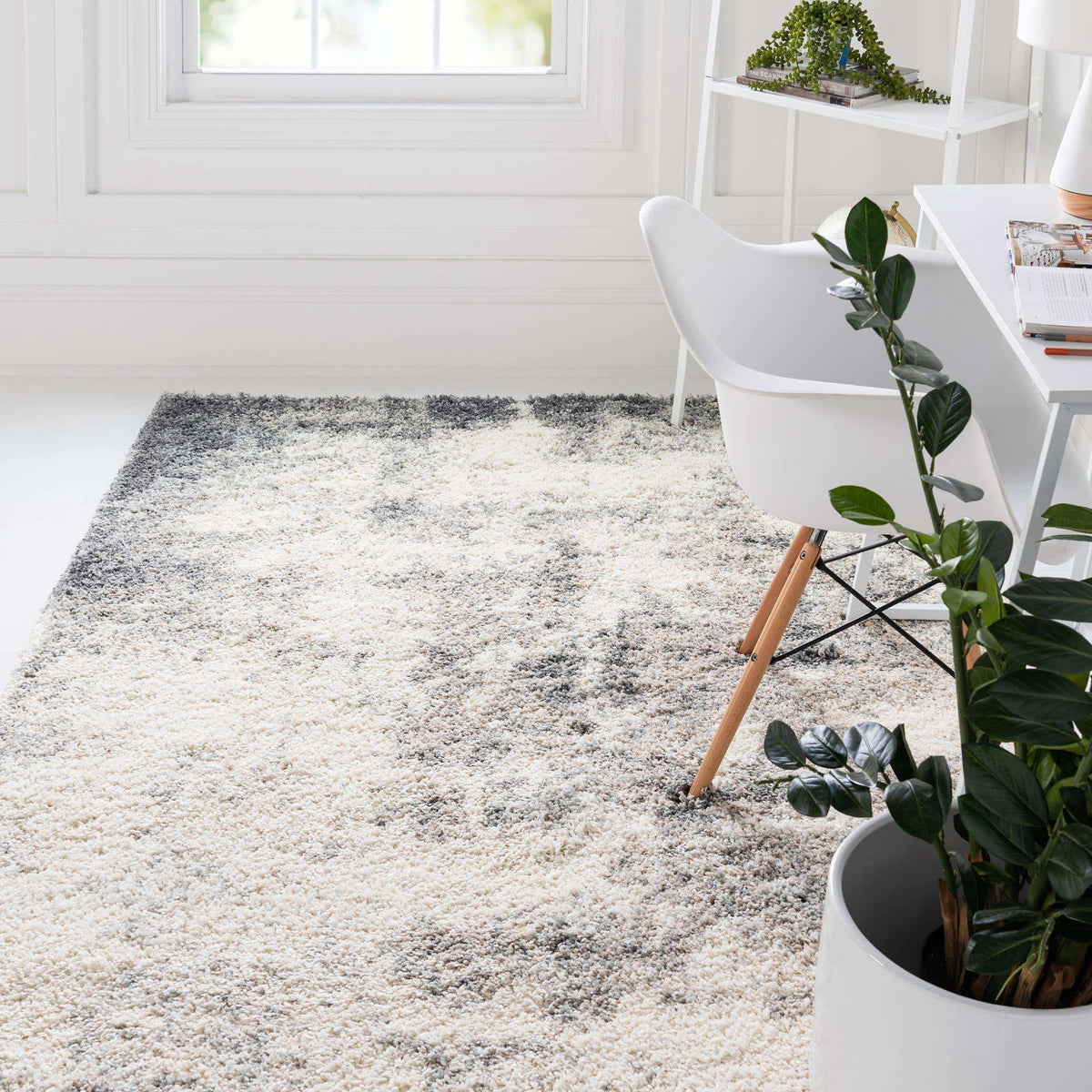 Rechteck Hochflorteppich Soft Touch Shag in Grau von Hadorn™ - Lifestyle Image