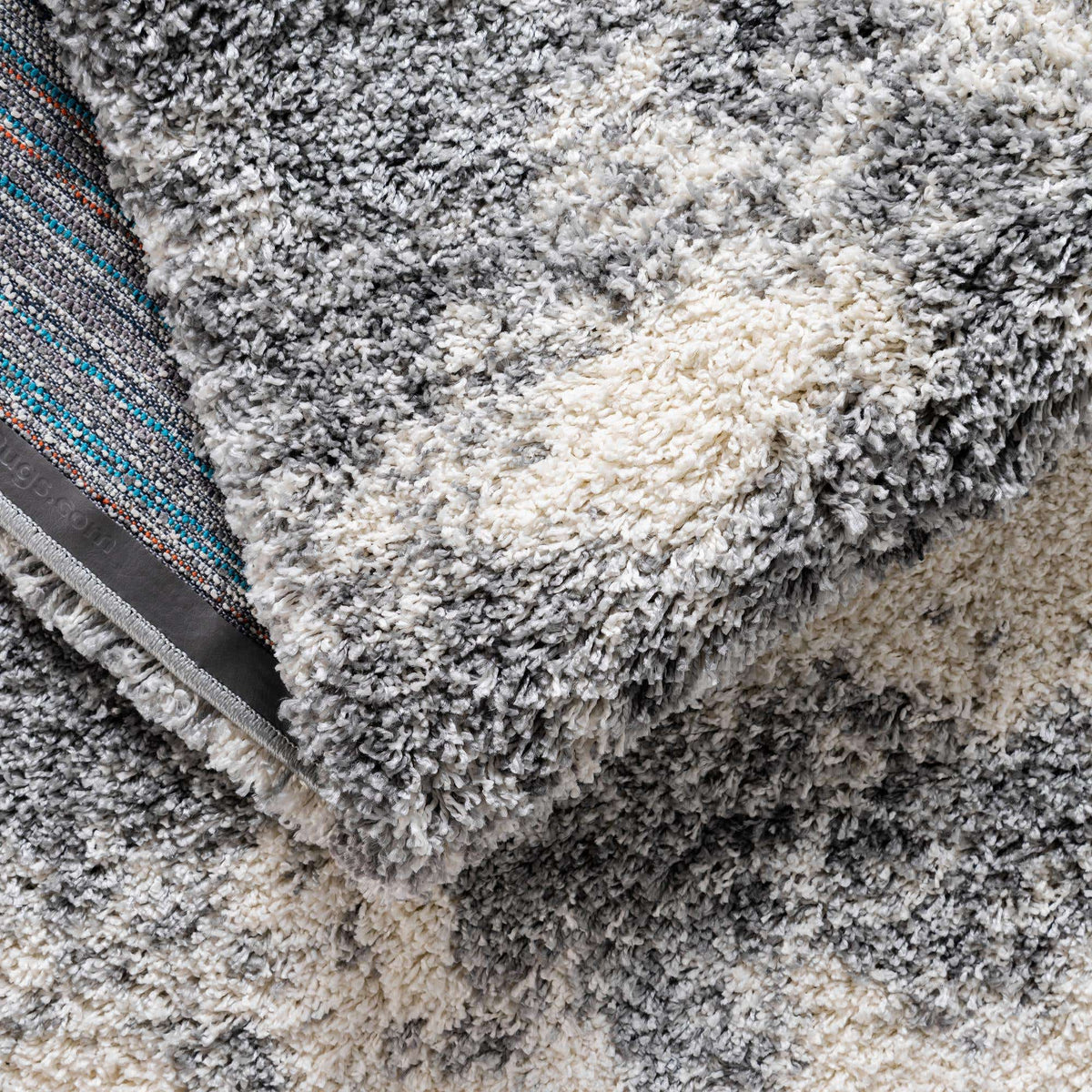 Rechteck Hochflorteppich Soft Touch Shag in Grau von Hadorn™ - Lifestyle Image