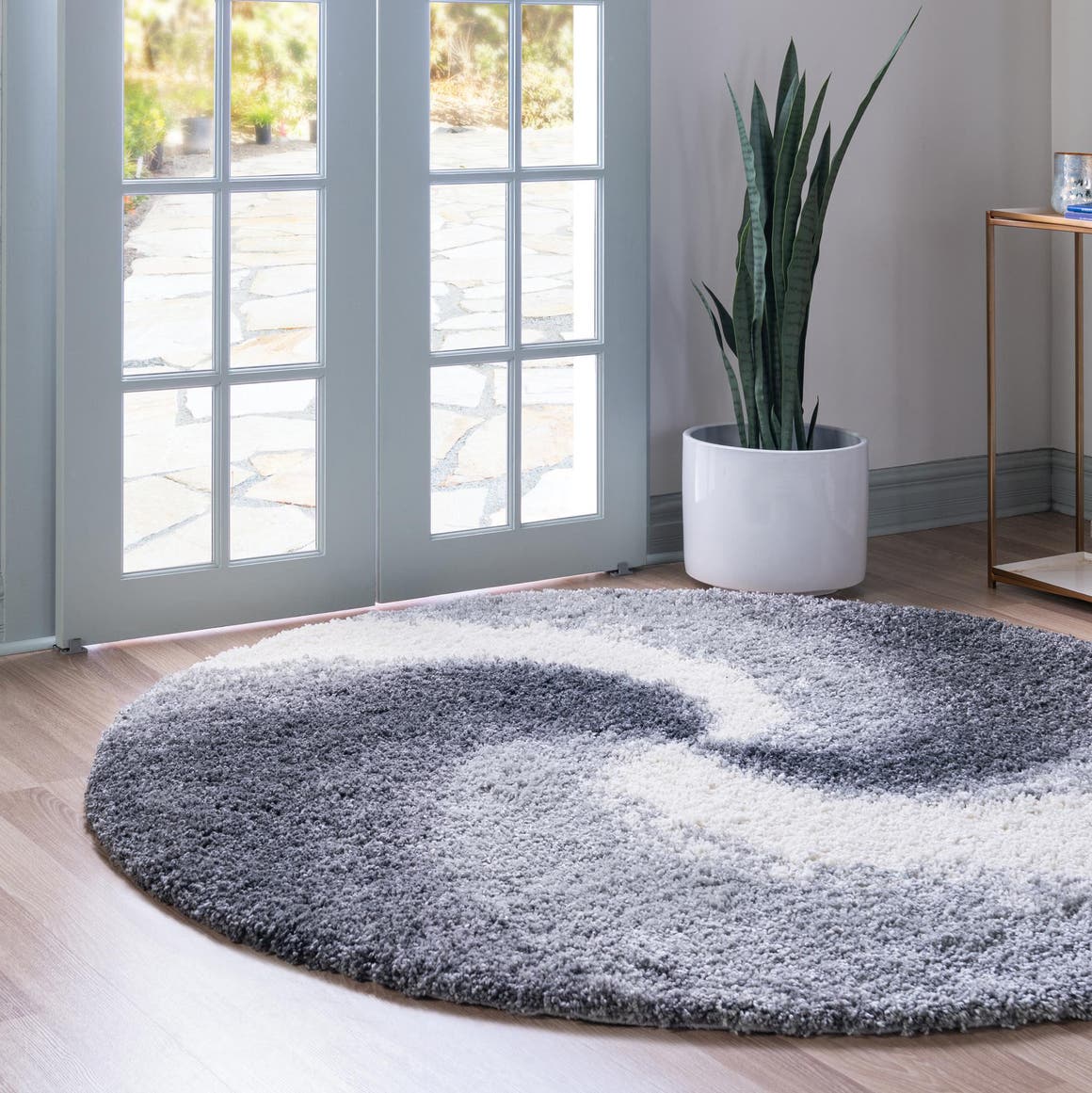 Rund Hochflorteppich Soft Touch Shag in Rauchgrau von Hadorn™ - Lifestyle Image