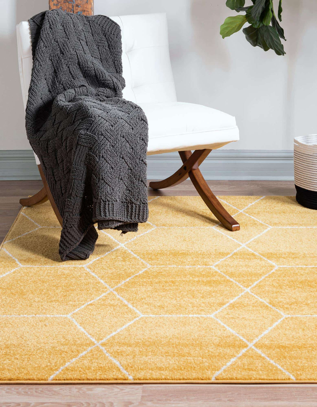 Quadratisch Teppich Trellis Frieze in Gelb von Hadorn™ - Lifestyle Image