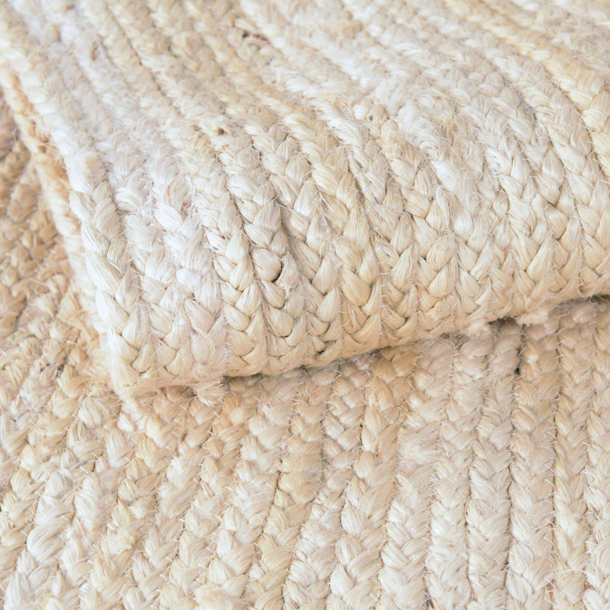Quadratisch Teppich Braided Jute in Weiss von Hadorn™ - Lifestyle Image