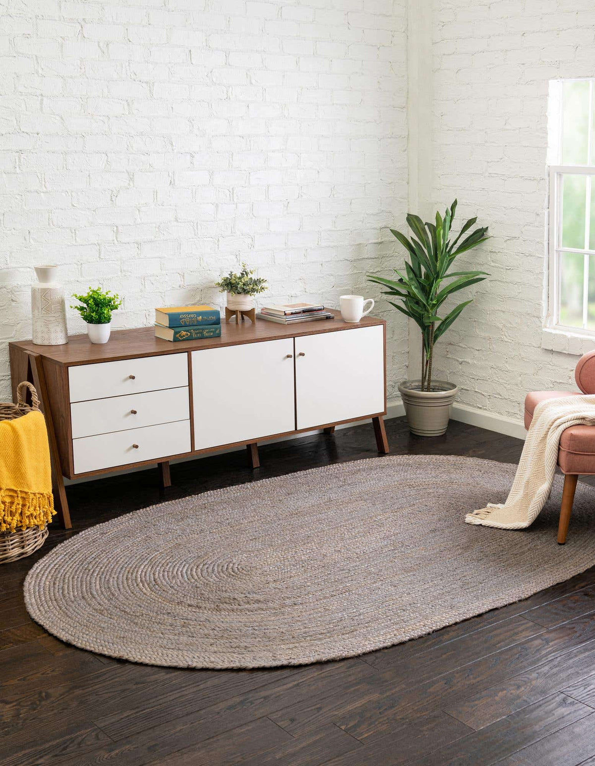 Oval Teppich Braided Jute in Grau von Hadorn™ - Lifestyle Image