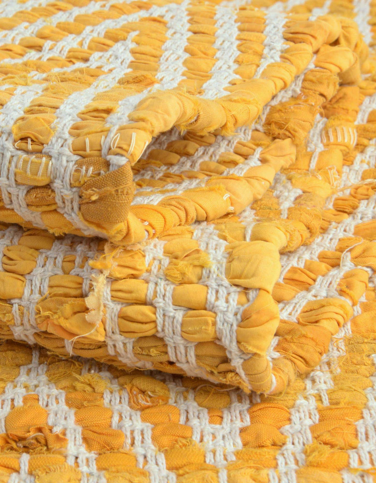 Rechteck Handgeflochten Teppich Chindi Chevron in Gelb von Hadorn™ - Lifestyle Image