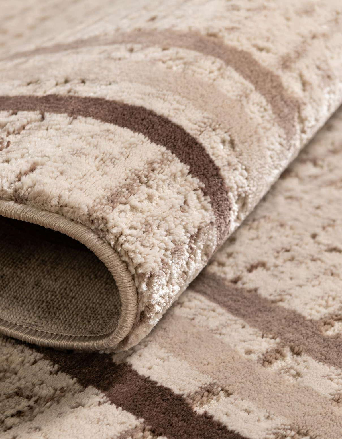 Rund Teppich Oasis in Braun von Hadorn™ - Lifestyle Image