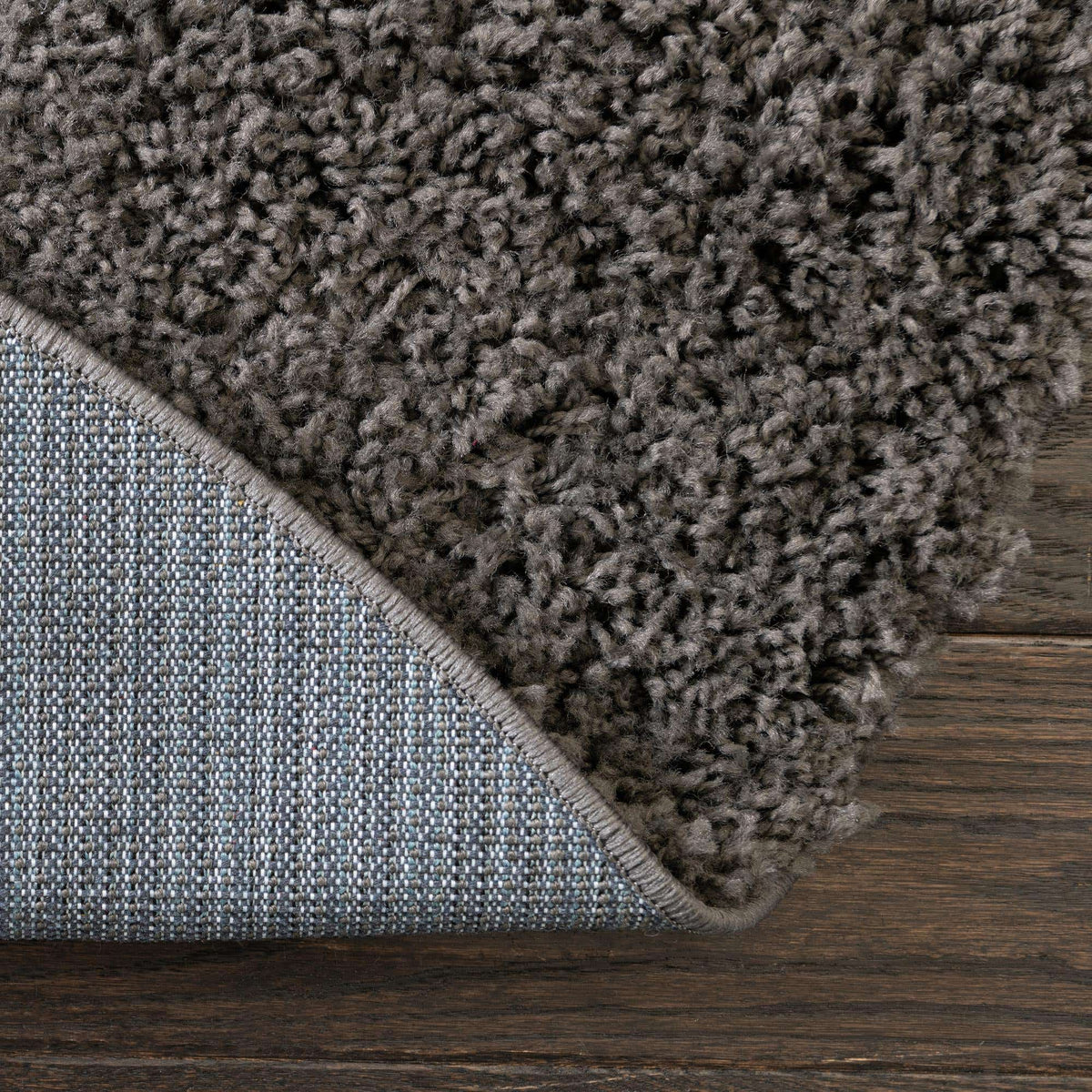 Oval Hochflorteppich Everyday Shag in Dunkelgrau von Hadorn™ - Lifestyle Image