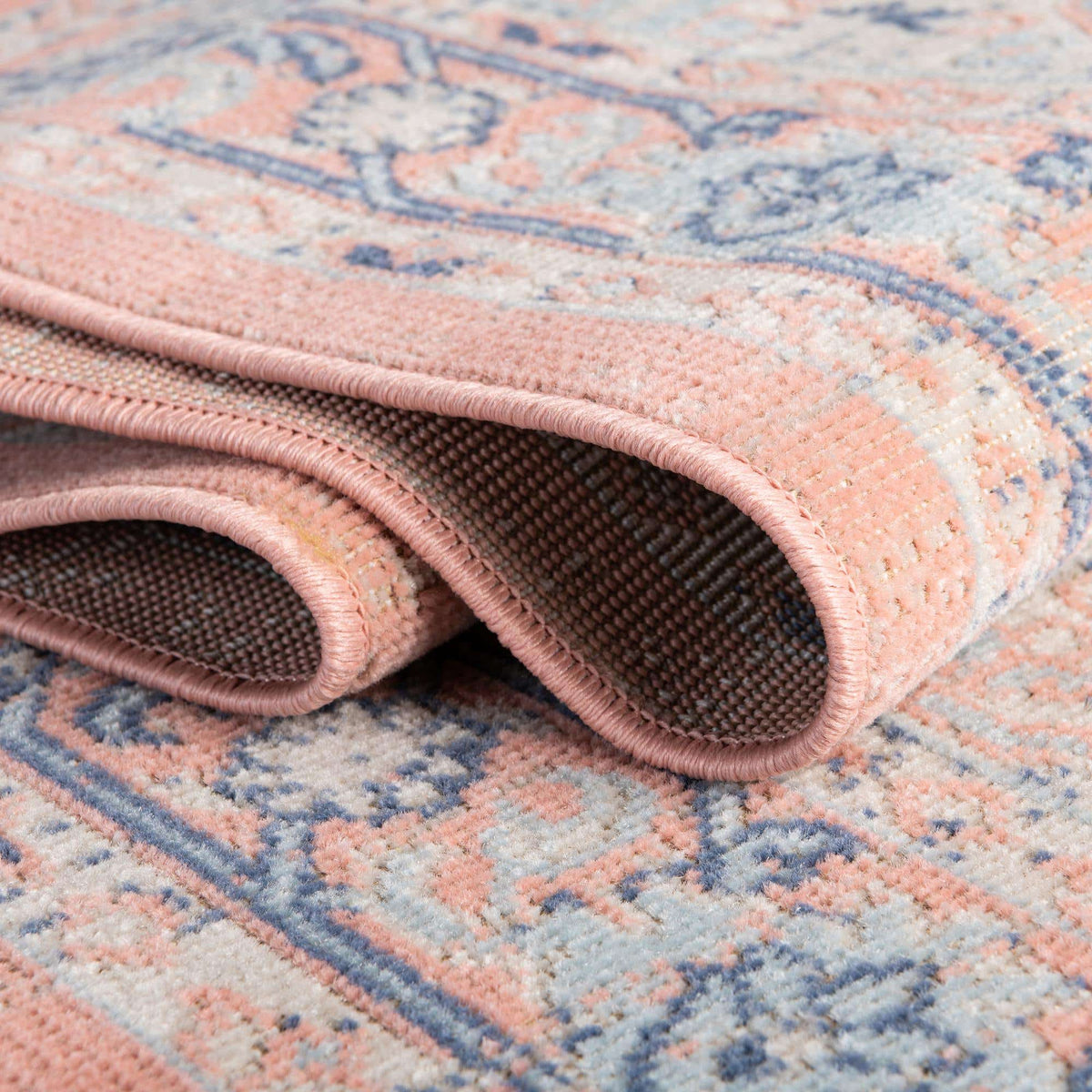 Rechteck Teppich Whitney in Powder Rosa von Hadorn™ - Lifestyle Image