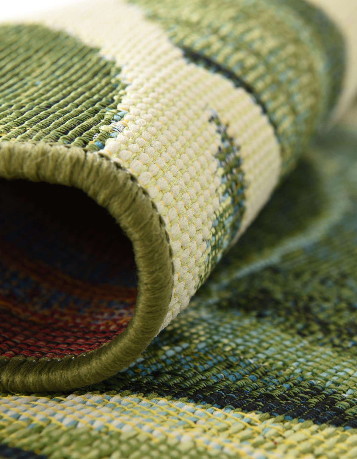 Rund Outdoor Teppich Outdoor Botanical in Grün von Hadorn™ - Lifestyle Image