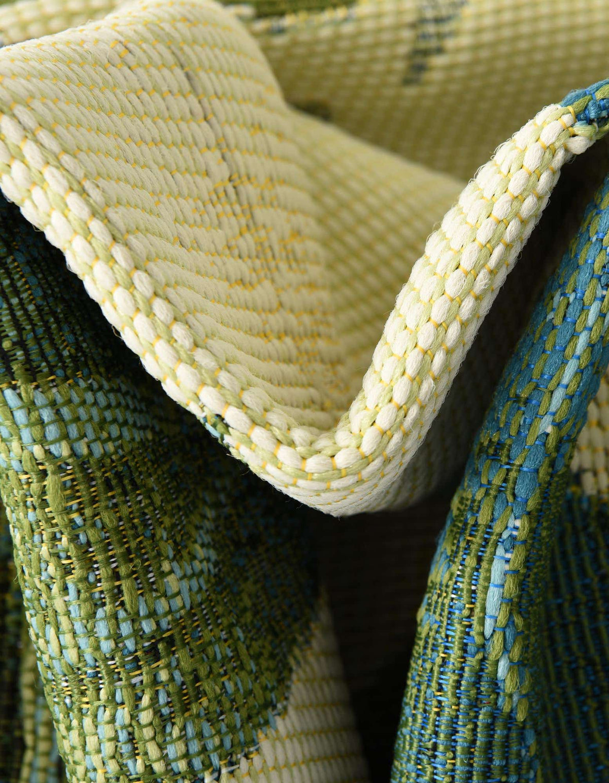 Rund Outdoor Teppich Outdoor Botanical in Grün von Hadorn™ - Lifestyle Image