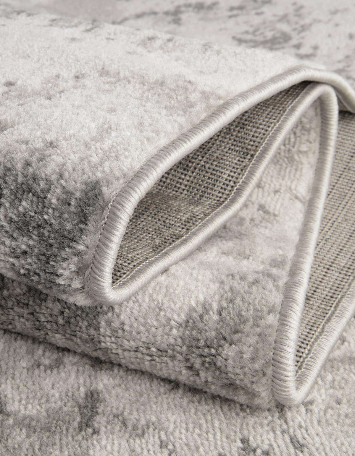 Oval Teppich Metropolis in Hellgrau von Hadorn™ - Lifestyle Image