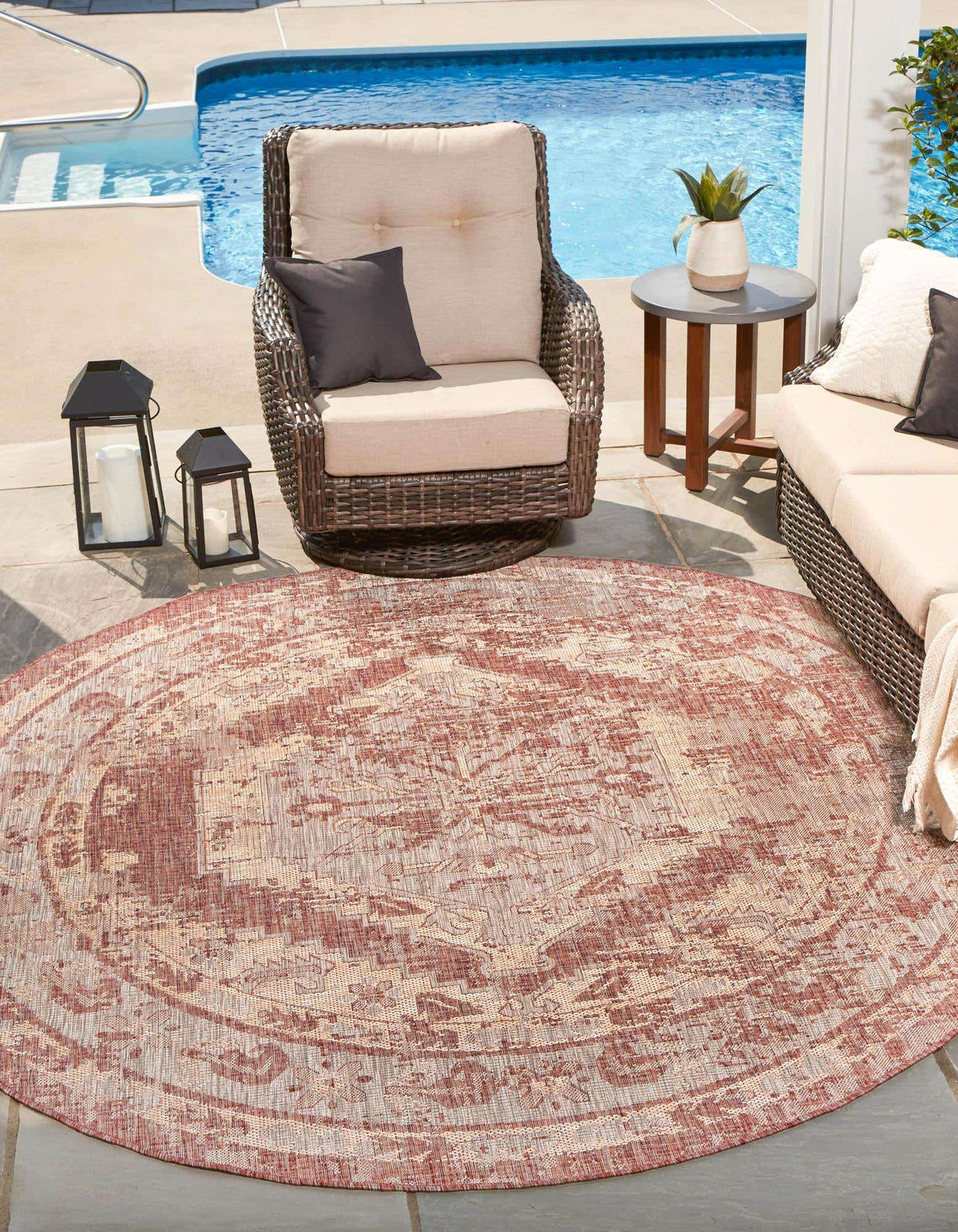 Rund Outdoor Teppich Outdoor Traditional in Rostrot von Hadorn™ - Lifestyle Image