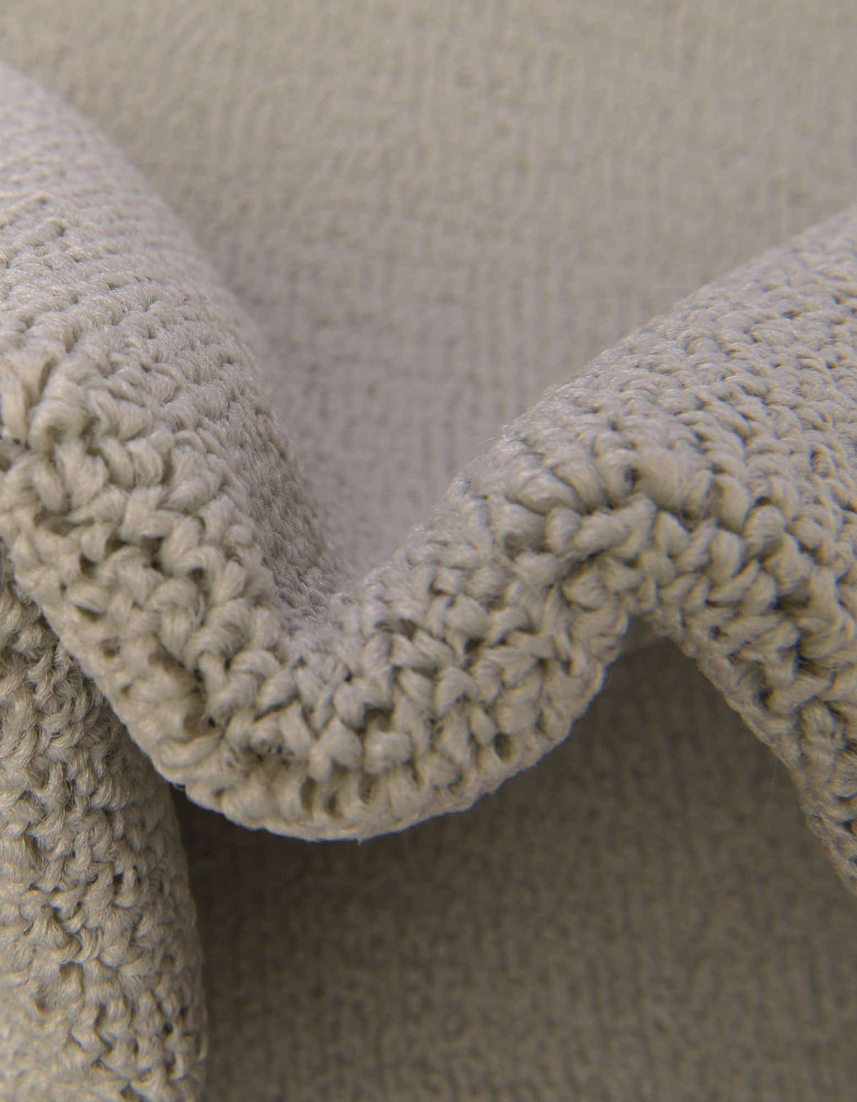 Rechteck Teppich Everyday Solid in Hellgrau von Hadorn™ - Lifestyle Image
