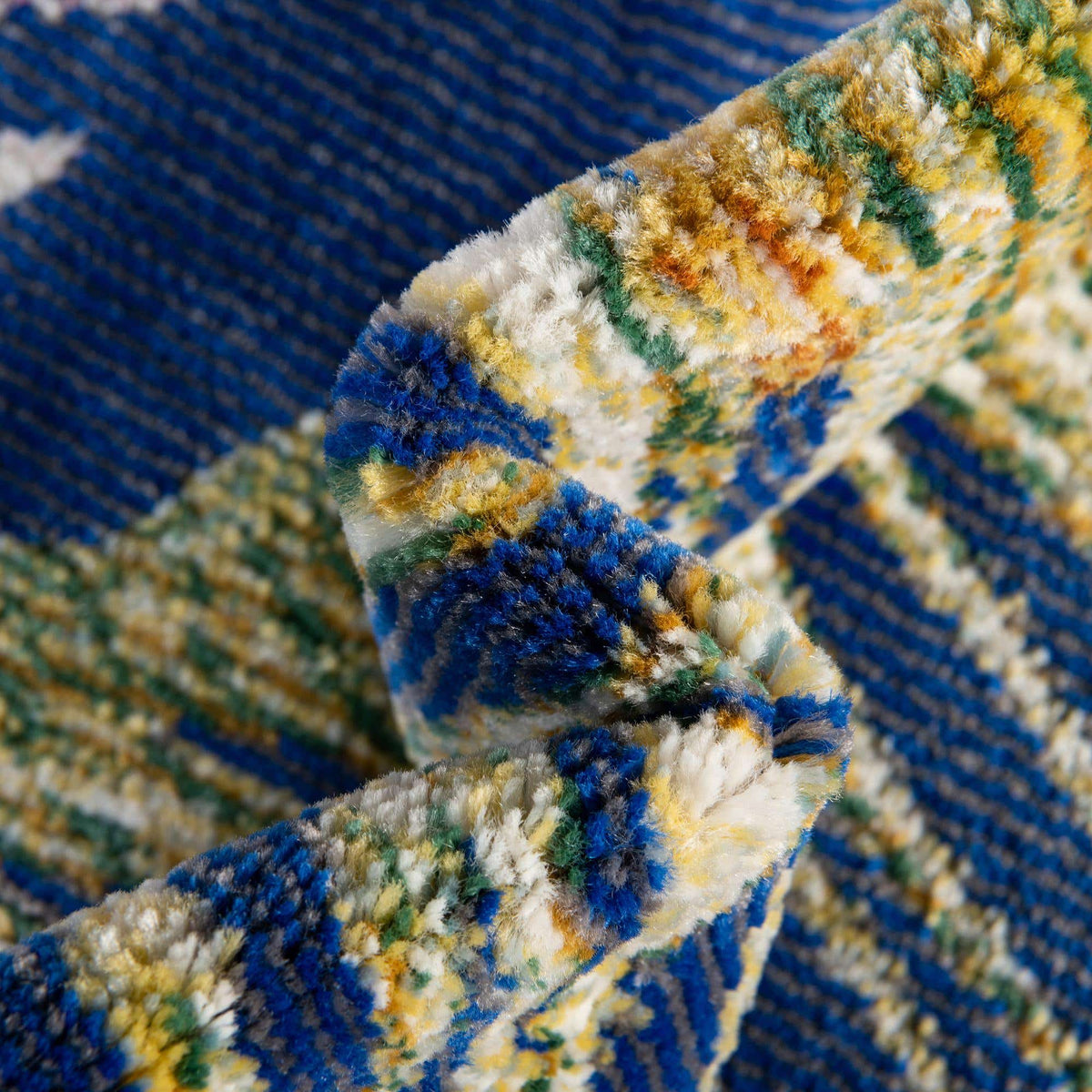 Rund Teppich Blossom in Mehrfarbig von Hadorn™ - Lifestyle Image