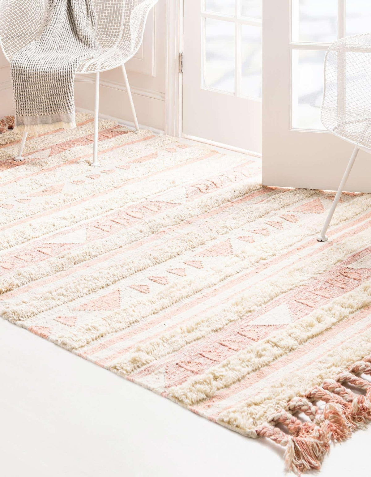 Rechteck Handgeflochten Teppich Arizona in Babyrosa von Hadorn™ - Lifestyle Image