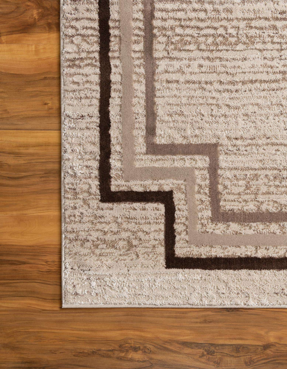 Quadratisch Teppich Oasis in Braun von Hadorn™ - Lifestyle Image
