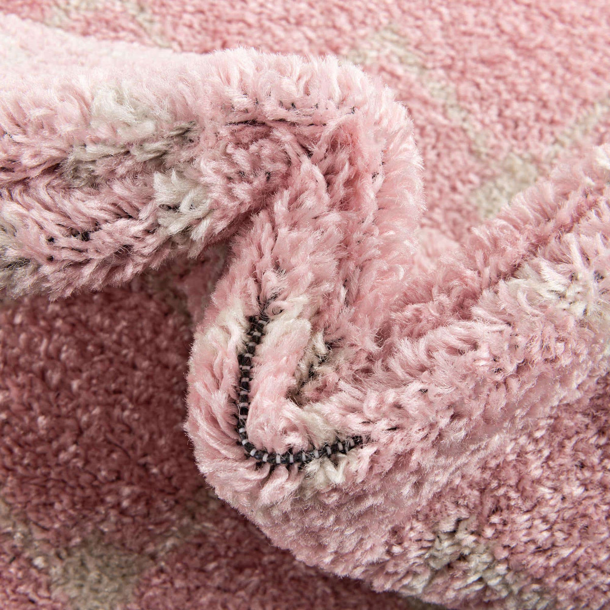 Rechteck Teppich Moroccan Trellis in Rosa von Hadorn™ - Lifestyle Image