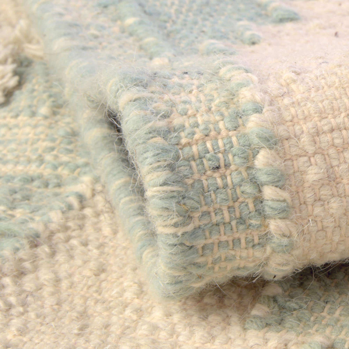 Rechteck Handgeflochten Teppich Arizona in Aquamarin von Hadorn™ - Lifestyle Image