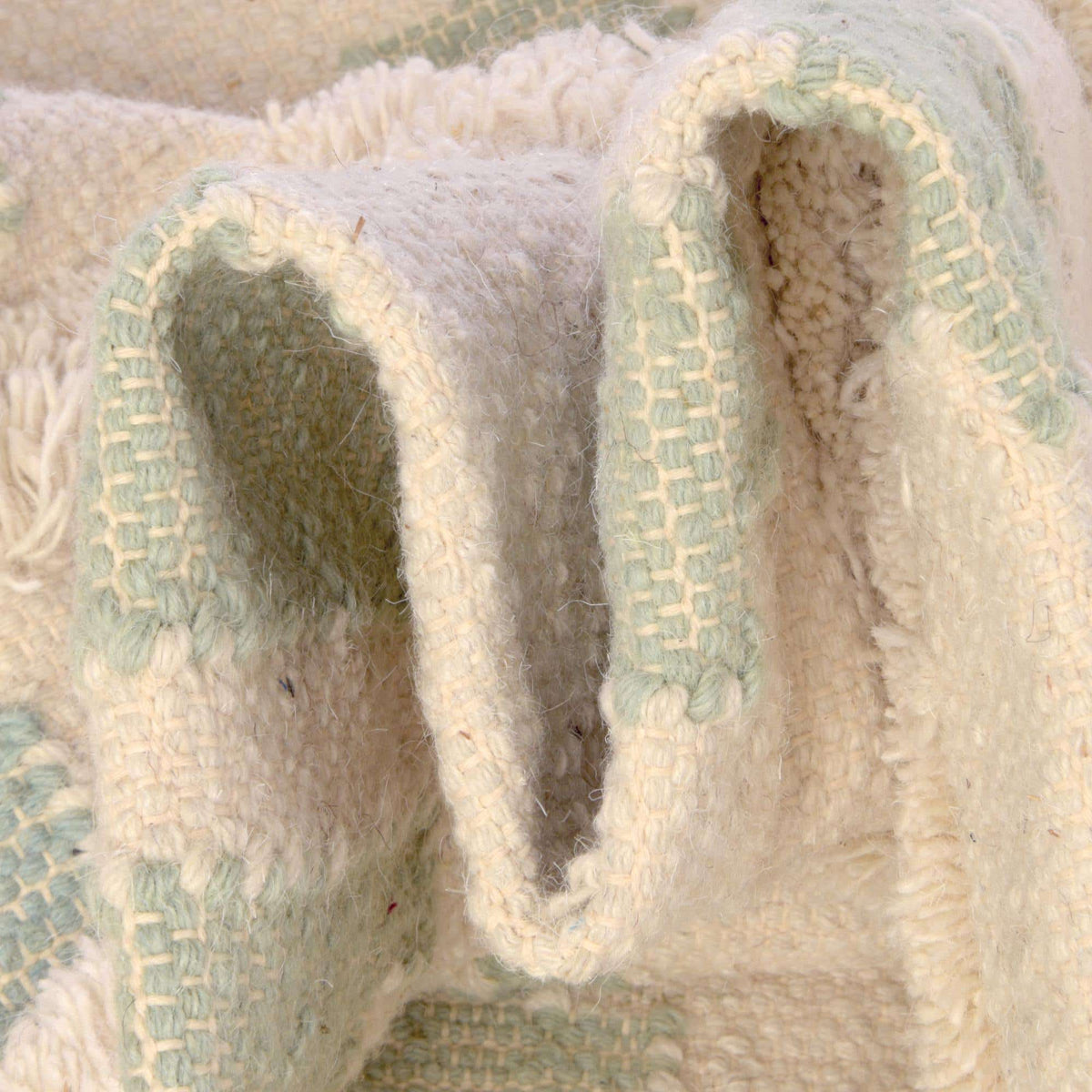 Rechteck Handgeflochten Teppich Arizona in Aquamarin von Hadorn™ - Lifestyle Image