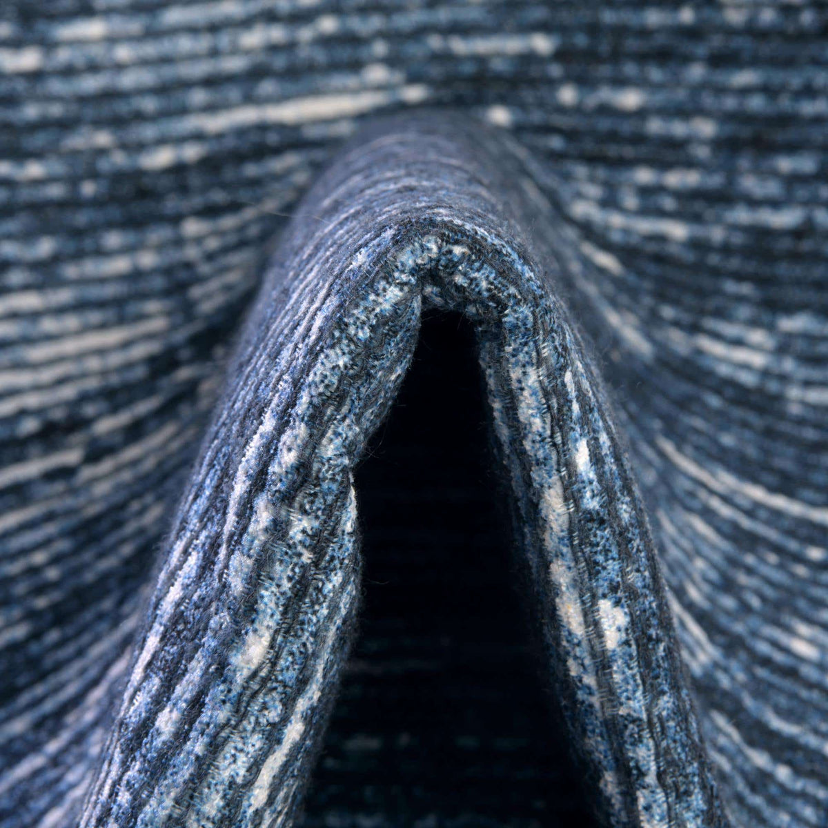 Rund Teppich Asha in Blau von Hadorn™ - Lifestyle Image
